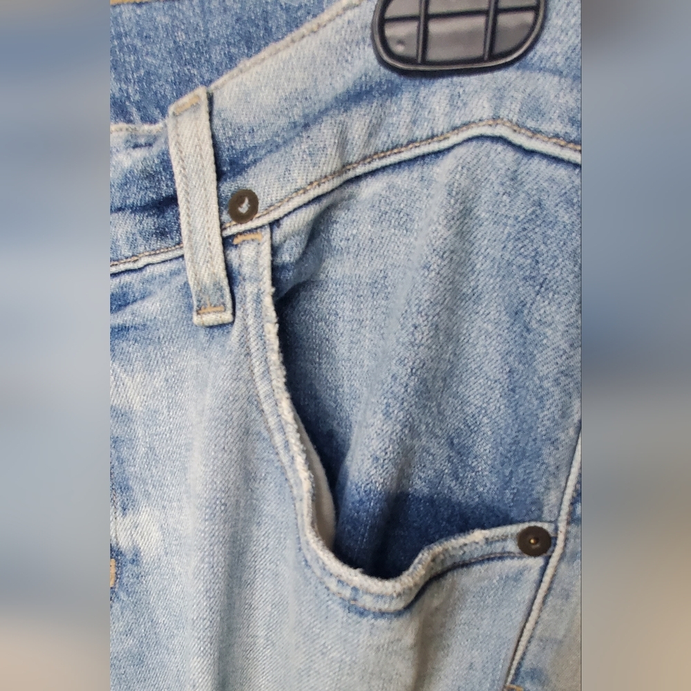 HUDSON size 32- Blue Jeans Light Wash - Picture 12 of 13